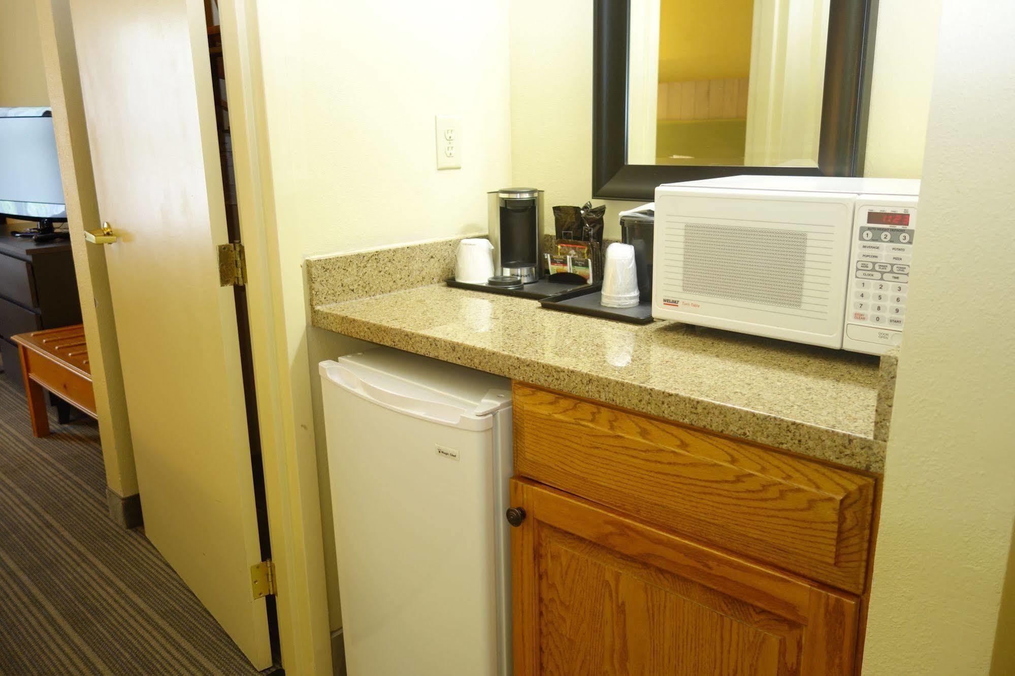 Country Inn & Suites By Radisson, Burlington Elon , Nc Eksteriør billede